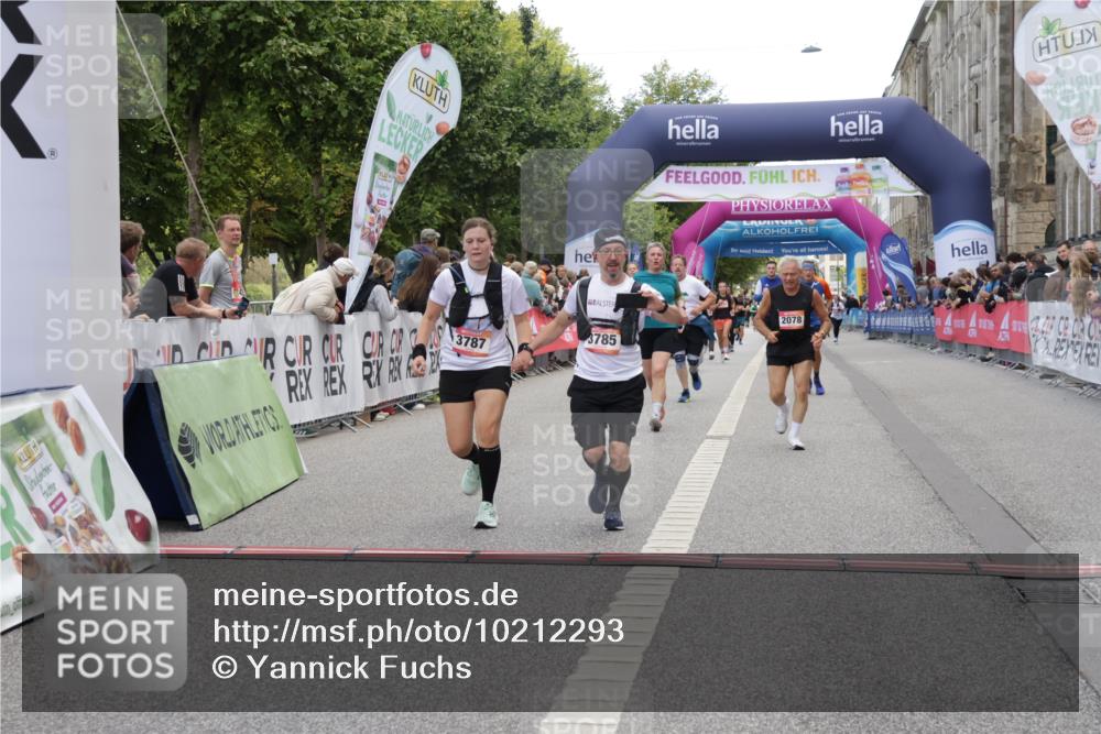 06.09.2026 - CURREX Alsterlauf Yannick Fuchs http://msf.ph/oto/10212293 06.09.2026 10:09:40 Ziel 2064, 2078, 2742, 3785, 3787, 4138, 4713, 5259, 5260, 5851, 6278, 6492 meine-sportfotos.de