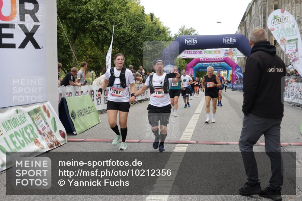 06.09.2026 - CURREX Alsterlauf Yannick Fuchs http://msf.ph/oto/10212356 06.09.2026 10:09:40 Ziel 2064, 2078, 2742, 3785, 3787, 4138, 4713, 5259, 5260, 5851, 6278, 6492 meine-sportfotos.de