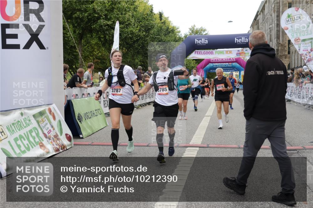 06.09.2026 - CURREX Alsterlauf Yannick Fuchs http://msf.ph/oto/10212390 06.09.2026 10:09:41 Ziel 2064, 2078, 2622, 2742, 3785, 3787, 4138, 4713, 5259, 5260, 5851, 6278, 6492 meine-sportfotos.de