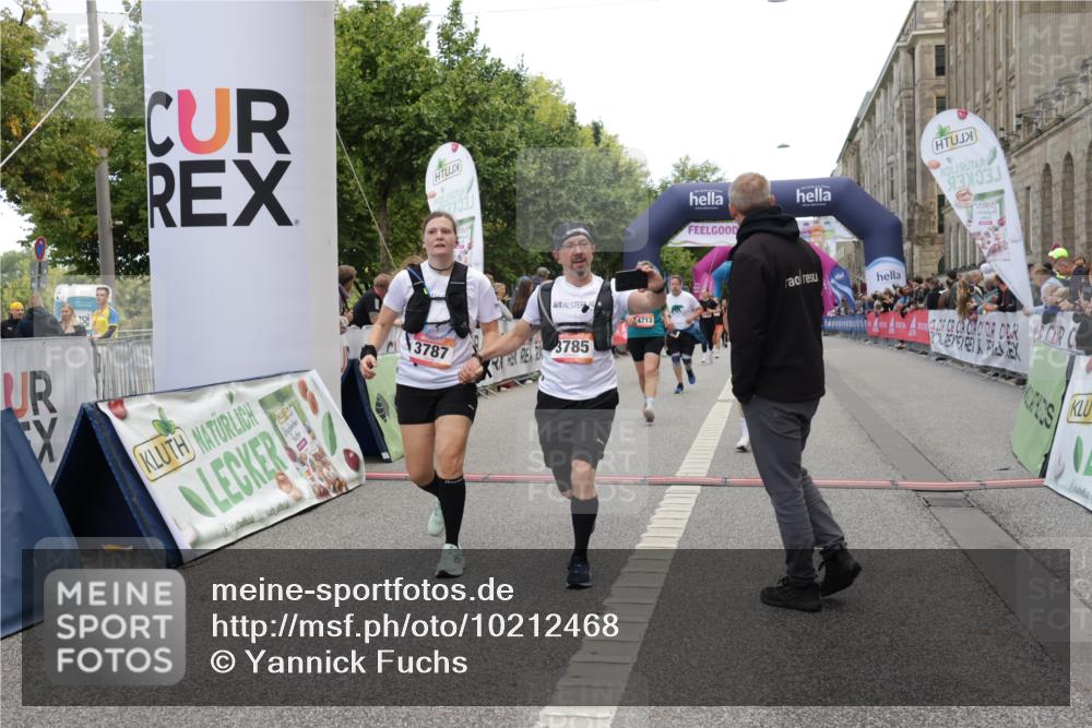 06.09.2026 - CURREX Alsterlauf Yannick Fuchs http://msf.ph/oto/10212468 06.09.2026 10:09:41 Ziel 2064, 2078, 2622, 2742, 3785, 3787, 4138, 4713, 5259, 5260, 5851, 6278, 6492 meine-sportfotos.de
