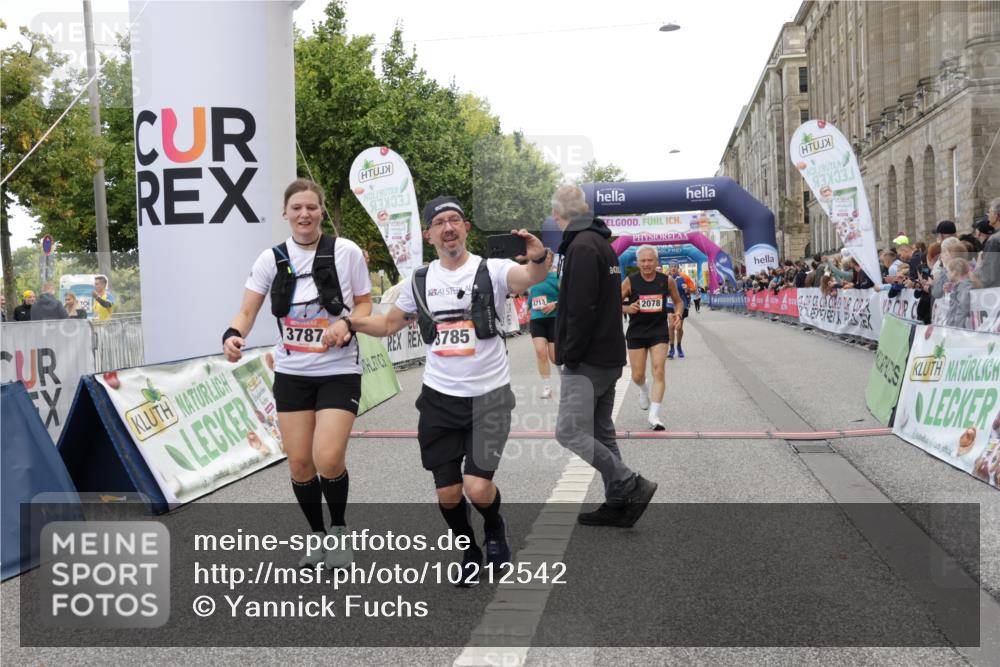 06.09.2026 - CURREX Alsterlauf Yannick Fuchs http://msf.ph/oto/10212542 06.09.2026 10:09:41 Ziel 2064, 2078, 2622, 2742, 3785, 3787, 4138, 4713, 5259, 5260, 5851, 6278, 6492 meine-sportfotos.de