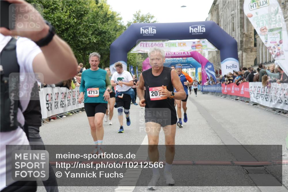 06.09.2026 - CURREX Alsterlauf Yannick Fuchs http://msf.ph/oto/10212566 06.09.2026 10:09:42 Ziel 2064, 2078, 2622, 2742, 3785, 3787, 4138, 4713, 5199, 5259, 5260, 5851, 6278 meine-sportfotos.de