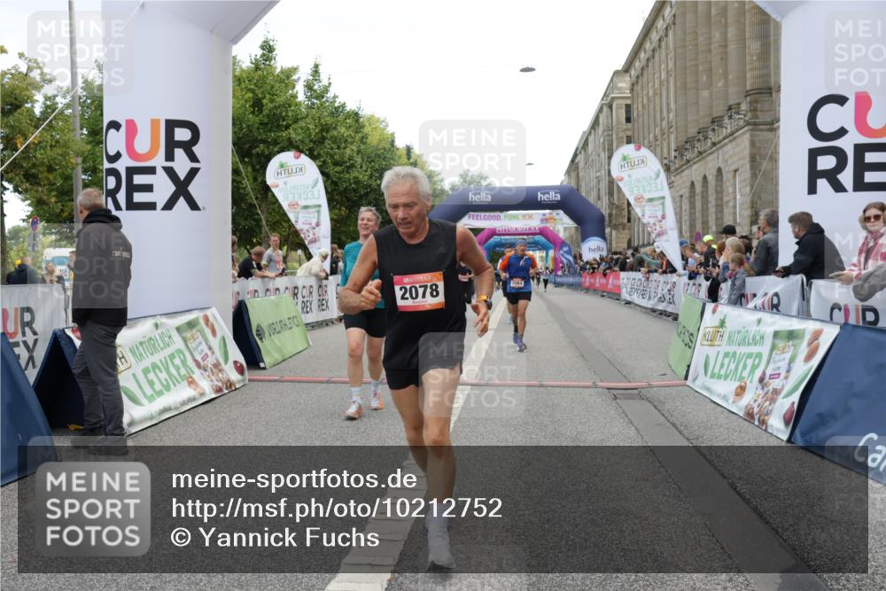 06.09.2026 - CURREX Alsterlauf Yannick Fuchs http://msf.ph/oto/10212752 06.09.2026 10:09:43 Ziel 2064, 2078, 2622, 3785, 3787, 4138, 4713, 4784, 5199, 5851, 6278, 6466 meine-sportfotos.de