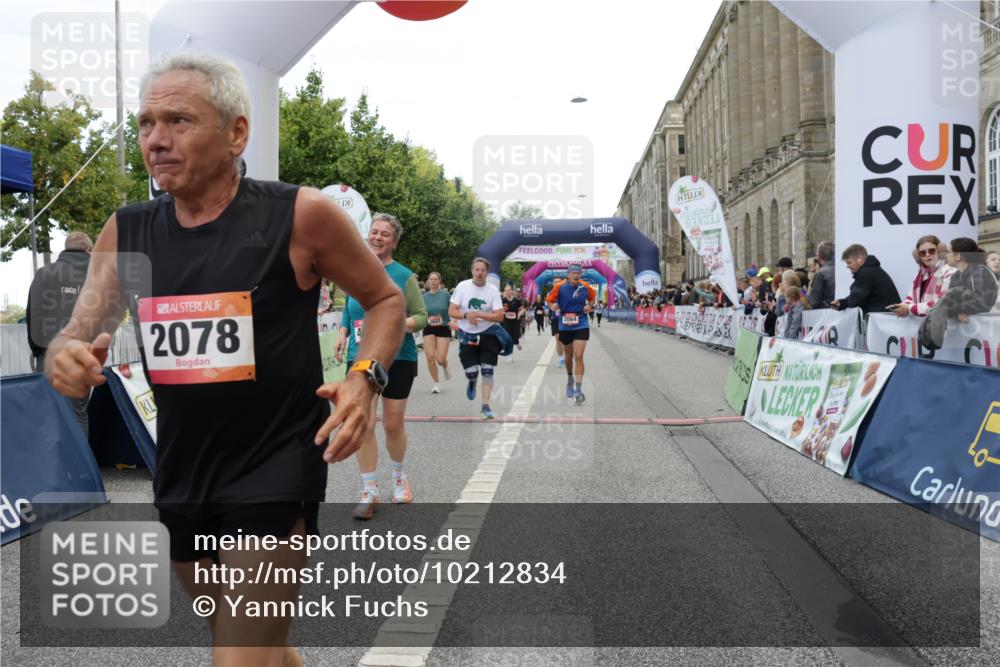 06.09.2026 - CURREX Alsterlauf Yannick Fuchs http://msf.ph/oto/10212834 06.09.2026 10:09:44 Ziel 2064, 2078, 2622, 3785, 3787, 4713, 4784, 5199, 5851, 6466 meine-sportfotos.de