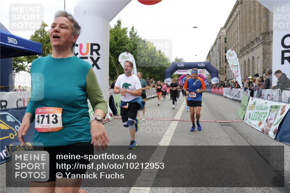 06.09.2026 - CURREX Alsterlauf Yannick Fuchs http://msf.ph/oto/10212953 06.09.2026 10:09:46 Ziel 2064, 2078, 2622, 3785, 3787, 4713, 4784, 5199, 5357, 5835, 5836, 5851, 6466 meine-sportfotos.de
