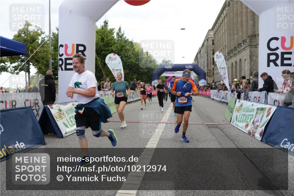 06.09.2026 - CURREX Alsterlauf Yannick Fuchs http://msf.ph/oto/10212974 06.09.2026 10:09:46 Ziel 2064, 2078, 2622, 3785, 3787, 4713, 4784, 5199, 5357, 5835, 5836, 5851, 6466 meine-sportfotos.de