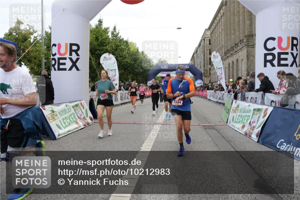 06.09.2026 - CURREX Alsterlauf Yannick Fuchs http://msf.ph/oto/10212983 06.09.2026 10:09:46 Ziel 2064, 2078, 2622, 3785, 3787, 4713, 4784, 5199, 5357, 5835, 5836, 5851, 6466 meine-sportfotos.de