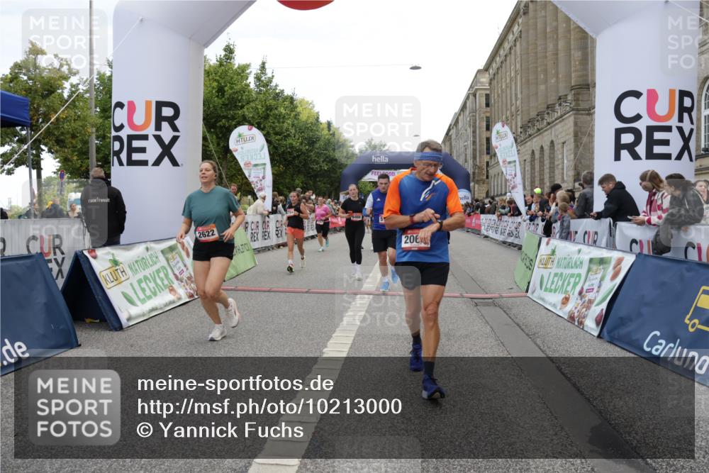 06.09.2026 - CURREX Alsterlauf Yannick Fuchs http://msf.ph/oto/10213000 06.09.2026 10:09:47 Ziel 2064, 2078, 2622, 3785, 3787, 4713, 4784, 5199, 5357, 5835, 5836, 5851, 6410, 6466 meine-sportfotos.de