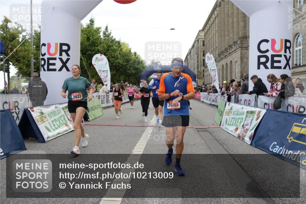 06.09.2026 - CURREX Alsterlauf Yannick Fuchs http://msf.ph/oto/10213009 06.09.2026 10:09:47 Ziel 2064, 2078, 2622, 3785, 3787, 4713, 4784, 5199, 5357, 5835, 5836, 5851, 6410, 6466 meine-sportfotos.de