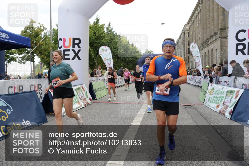 06.09.2026 - CURREX Alsterlauf Yannick Fuchs http://msf.ph/oto/10213033 06.09.2026 10:09:47 Ziel 2064, 2078, 2622, 3785, 3787, 4713, 4784, 5199, 5357, 5835, 5836, 5851, 6410, 6466 meine-sportfotos.de