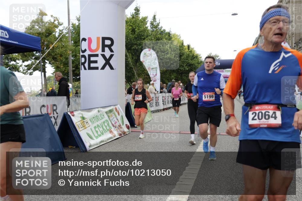 06.09.2026 - CURREX Alsterlauf Yannick Fuchs http://msf.ph/oto/10213050 06.09.2026 10:09:48 Ziel 2064, 2078, 2622, 4713, 4784, 5199, 5357, 5835, 5836, 5851, 6410, 6466 meine-sportfotos.de