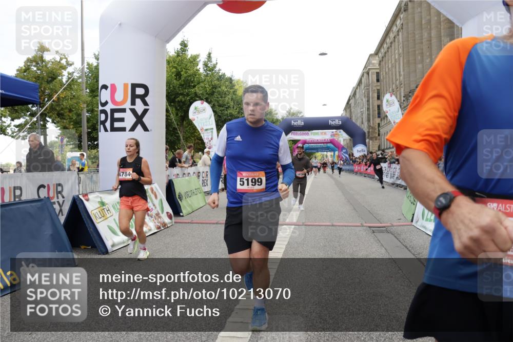 06.09.2026 - CURREX Alsterlauf Yannick Fuchs http://msf.ph/oto/10213070 06.09.2026 10:09:49 Ziel 2064, 2078, 2622, 3326, 4713, 4784, 5199, 5357, 5835, 5836, 5851, 6410, 6466 meine-sportfotos.de