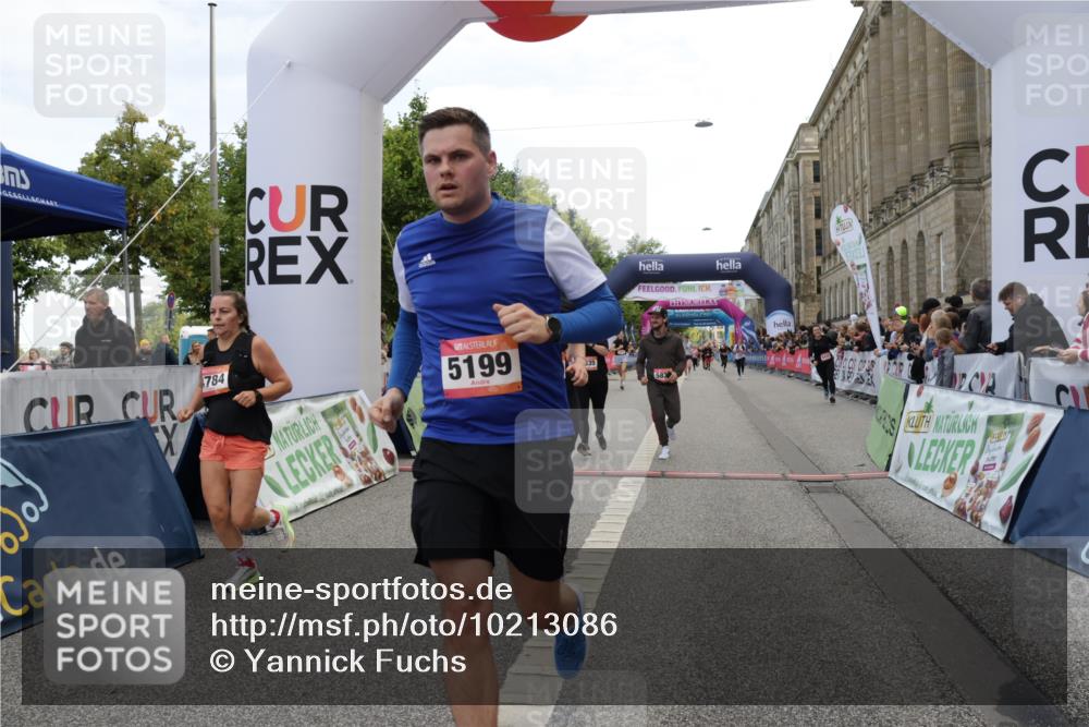 06.09.2026 - CURREX Alsterlauf Yannick Fuchs http://msf.ph/oto/10213086 06.09.2026 10:09:49 Ziel 2064, 2078, 2622, 3326, 4713, 4784, 5199, 5357, 5835, 5836, 5851, 6410, 6466 meine-sportfotos.de