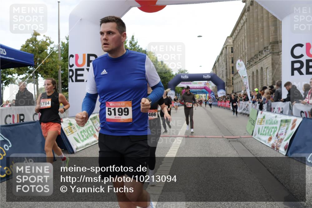 06.09.2026 - CURREX Alsterlauf Yannick Fuchs http://msf.ph/oto/10213094 06.09.2026 10:09:49 Ziel 2064, 2078, 2622, 3326, 4713, 4784, 5199, 5357, 5835, 5836, 5851, 6410, 6466 meine-sportfotos.de