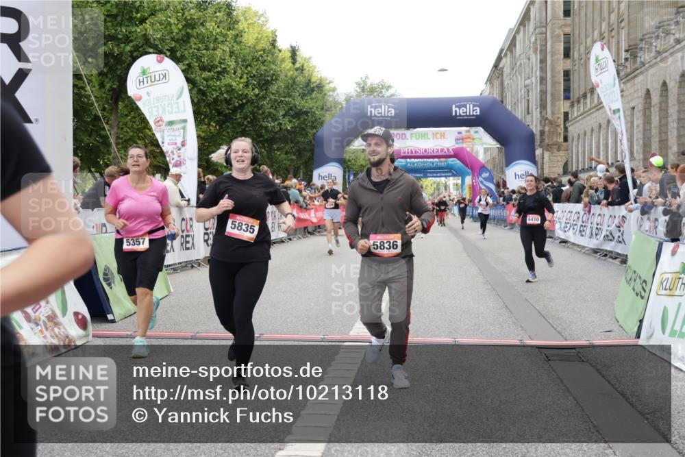 06.09.2026 - CURREX Alsterlauf Yannick Fuchs http://msf.ph/oto/10213118 06.09.2026 10:09:50 Ziel 2064, 2622, 3326, 4713, 4784, 5199, 5357, 5835, 5836, 5851, 6410, 6466 meine-sportfotos.de