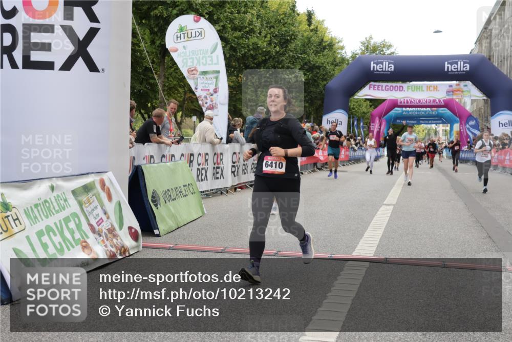 06.09.2026 - CURREX Alsterlauf Yannick Fuchs http://msf.ph/oto/10213242 06.09.2026 10:09:53 Ziel 2467, 2622, 3326, 4784, 5199, 5357, 5733, 5835, 5836, 6410, 6466 meine-sportfotos.de