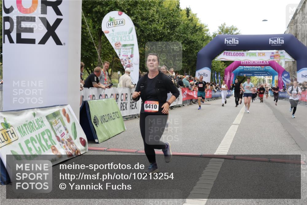 06.09.2026 - CURREX Alsterlauf Yannick Fuchs http://msf.ph/oto/10213254 06.09.2026 10:09:53 Ziel 2467, 2622, 3326, 4784, 5199, 5357, 5733, 5835, 5836, 6410, 6466 meine-sportfotos.de