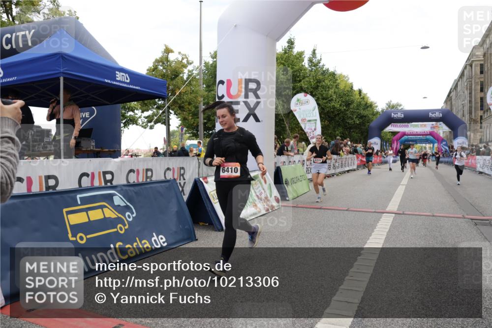06.09.2026 - CURREX Alsterlauf Yannick Fuchs http://msf.ph/oto/10213306 06.09.2026 10:09:54 Ziel 2467, 3163, 3326, 4784, 5199, 5357, 5733, 5835, 5836, 6410, 6466 meine-sportfotos.de