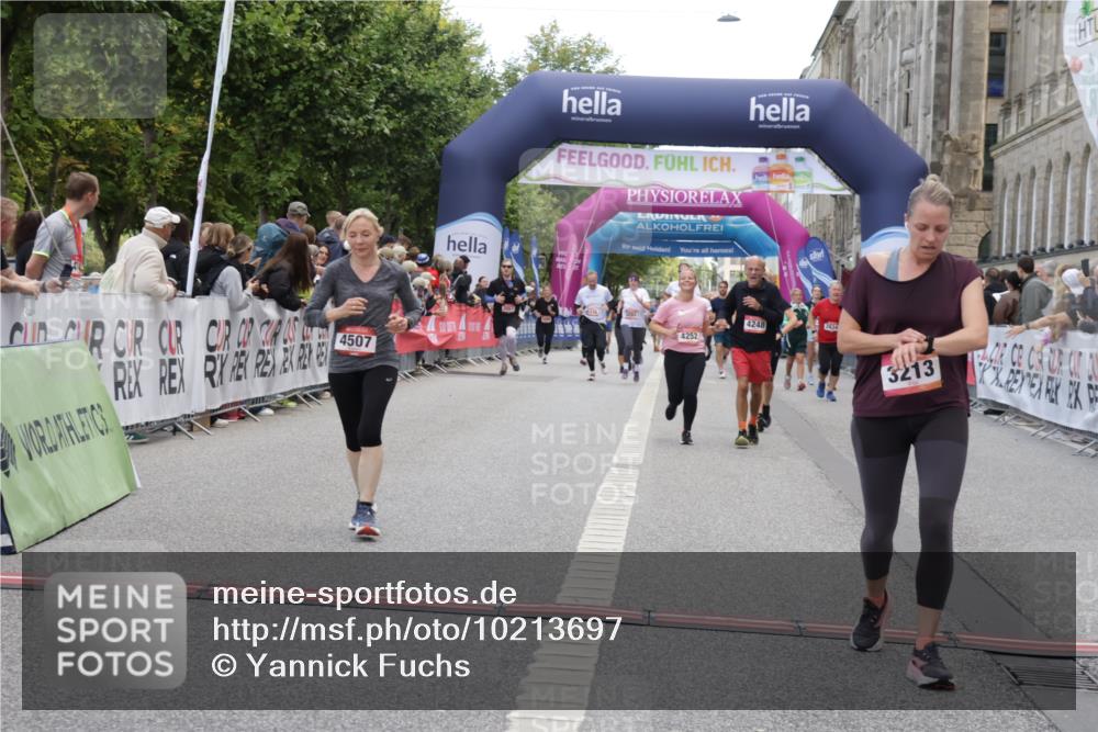 06.09.2026 - CURREX Alsterlauf Yannick Fuchs http://msf.ph/oto/10213697 06.09.2026 10:10:03 Ziel 2467, 2607, 3163, 3213, 4242, 4244, 4248, 4252, 4507, 5733 meine-sportfotos.de