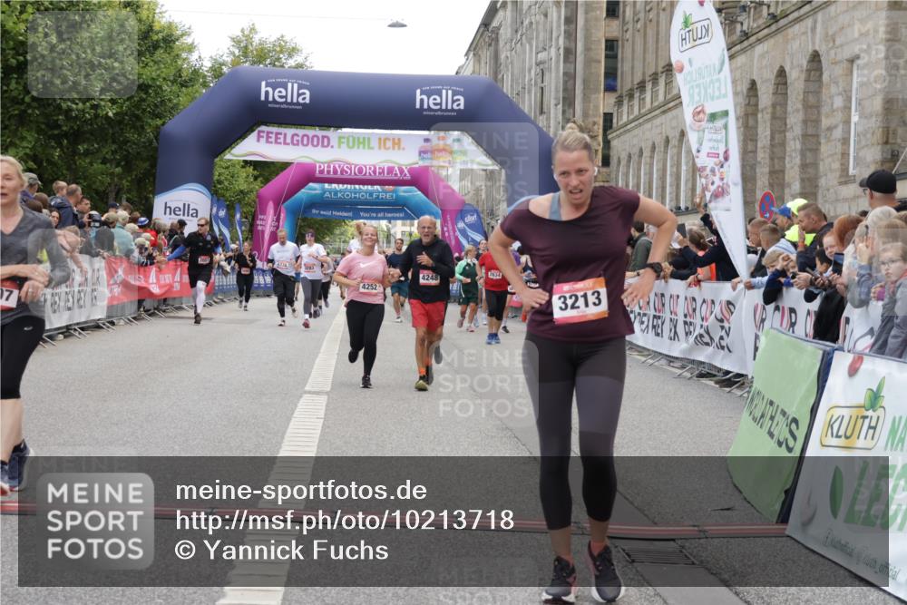 06.09.2026 - CURREX Alsterlauf Yannick Fuchs http://msf.ph/oto/10213718 06.09.2026 10:10:04 Ziel 2057, 2467, 2607, 2634, 3163, 3213, 3277, 3283, 4242, 4244, 4248, 4252, 4507, 5733 meine-sportfotos.de