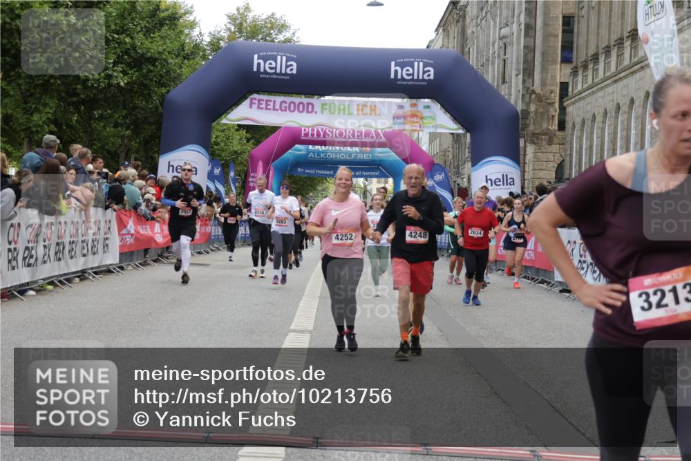 06.09.2026 - CURREX Alsterlauf Yannick Fuchs http://msf.ph/oto/10213756 06.09.2026 10:10:05 Ziel 2057, 2607, 2634, 3163, 3213, 3277, 3283, 4242, 4244, 4248, 4252, 4507, 5733 meine-sportfotos.de