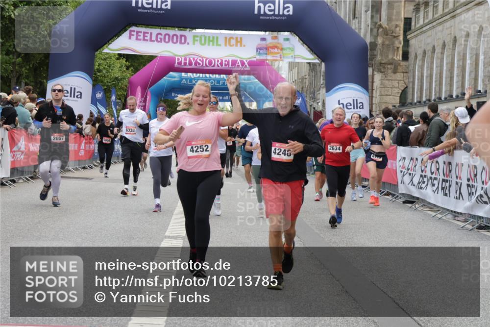 06.09.2026 - CURREX Alsterlauf Yannick Fuchs http://msf.ph/oto/10213785 06.09.2026 10:10:06 Ziel 2057, 2607, 2634, 3163, 3213, 3277, 3283, 4242, 4244, 4248, 4252, 4507, 6354, 8072, 8115 meine-sportfotos.de