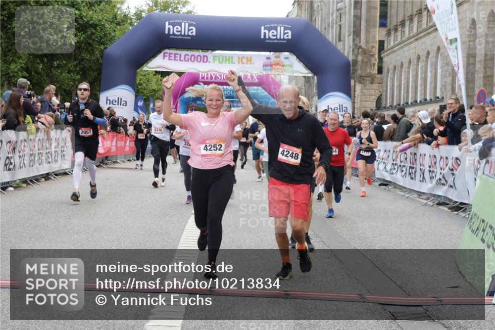 06.09.2026 - CURREX Alsterlauf Yannick Fuchs http://msf.ph/oto/10213834 06.09.2026 10:10:07 Ziel 2057, 2607, 2634, 3213, 3277, 3283, 4242, 4244, 4248, 4252, 4507, 6338, 6354, 8072, 8115, 8149 meine-sportfotos.de