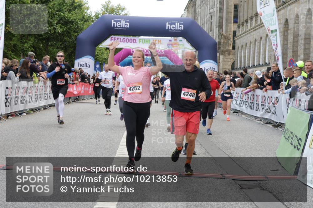 06.09.2026 - CURREX Alsterlauf Yannick Fuchs http://msf.ph/oto/10213853 06.09.2026 10:10:07 Ziel 2057, 2607, 2634, 3213, 3277, 3283, 4242, 4244, 4248, 4252, 4507, 6338, 6354, 8072, 8115, 8149 meine-sportfotos.de