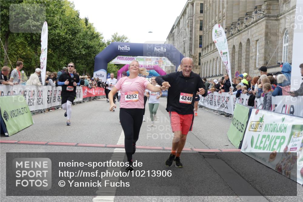 06.09.2026 - CURREX Alsterlauf Yannick Fuchs http://msf.ph/oto/10213906 06.09.2026 10:10:08 Ziel 2057, 2607, 2634, 3213, 3277, 3283, 4195, 4246, 4248, 4252, 4507, 4710, 6338, 6354, 8072, 8115, 8149 meine-sportfotos.de