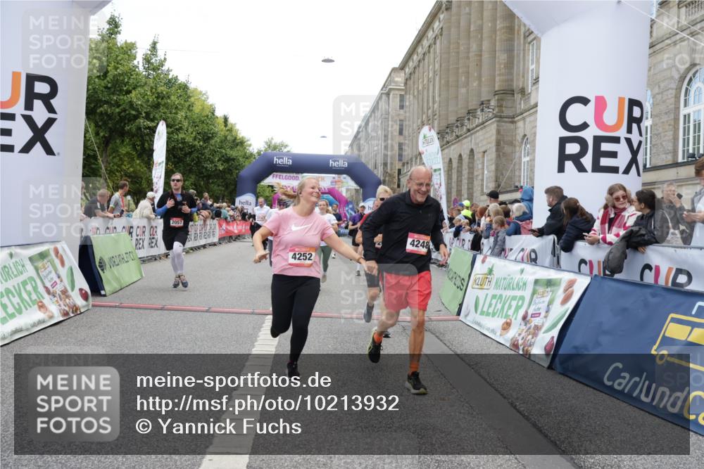 06.09.2026 - CURREX Alsterlauf Yannick Fuchs http://msf.ph/oto/10213932 06.09.2026 10:10:08 Ziel 2057, 2607, 2634, 3213, 3277, 3283, 4195, 4246, 4248, 4252, 4507, 4710, 6338, 6354, 8072, 8115, 8149 meine-sportfotos.de