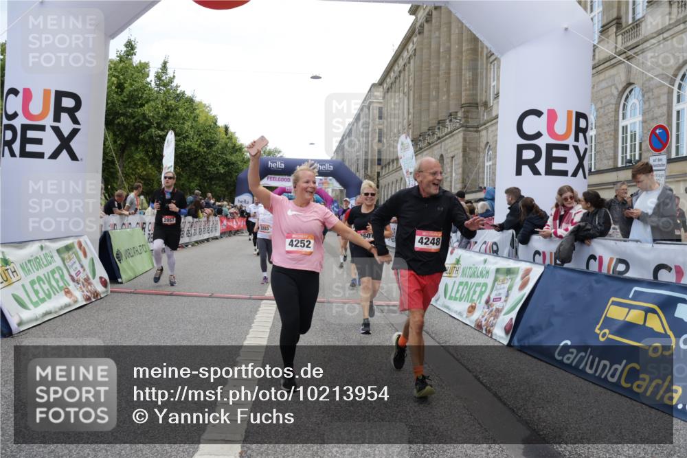 06.09.2026 - CURREX Alsterlauf Yannick Fuchs http://msf.ph/oto/10213954 06.09.2026 10:10:08 Ziel 2057, 2607, 2634, 3213, 3277, 3283, 4195, 4246, 4248, 4252, 4507, 4710, 6338, 6354, 8072, 8115, 8149 meine-sportfotos.de