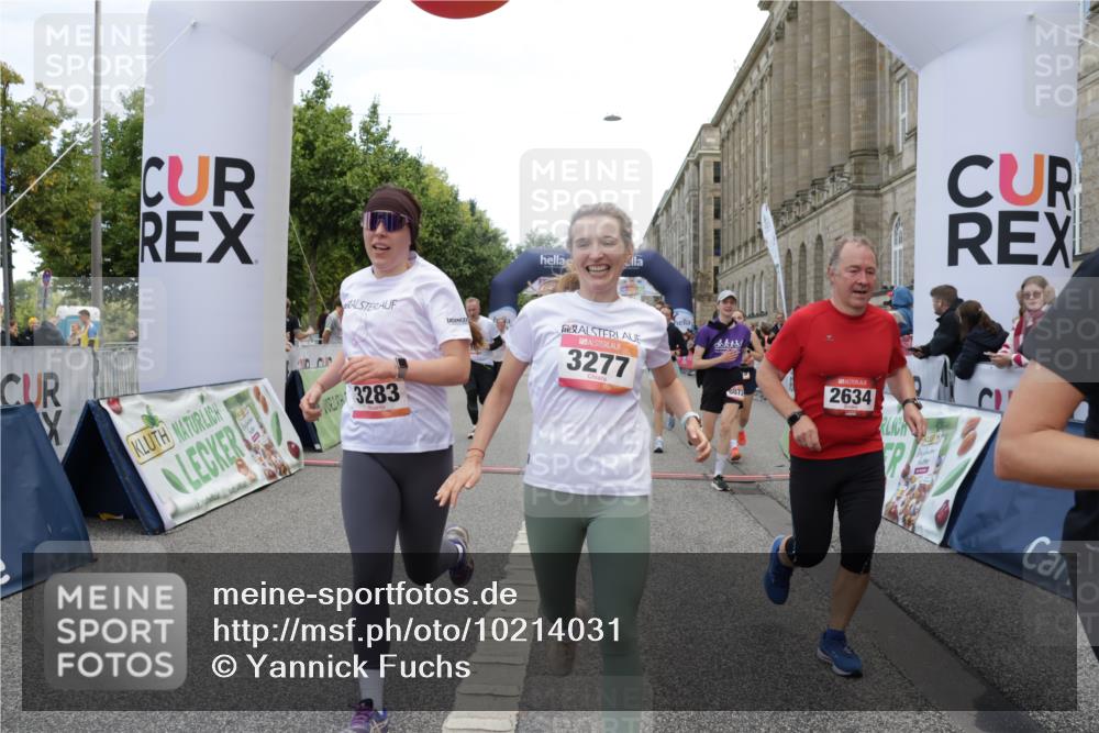 06.09.2026 - CURREX Alsterlauf Yannick Fuchs http://msf.ph/oto/10214031 06.09.2026 10:10:10 Ziel 2057, 2607, 2634, 2747, 3277, 3283, 4195, 4246, 4248, 4252, 4507, 4710, 5008, 6338, 6354, 8072, 8115, 8149, 8241 meine-sportfotos.de