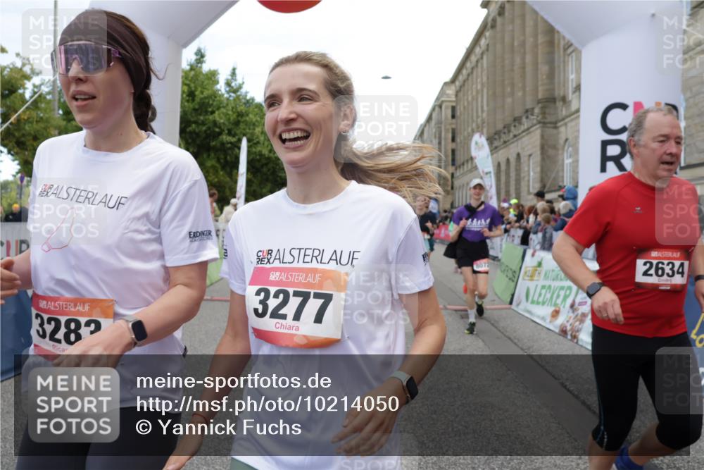 06.09.2026 - CURREX Alsterlauf Yannick Fuchs http://msf.ph/oto/10214050 06.09.2026 10:10:11 Ziel 2057, 2607, 2634, 2747, 3277, 3283, 4195, 4246, 4248, 4252, 4507, 4710, 5008, 6338, 6354, 8072, 8115, 8149, 8241 meine-sportfotos.de