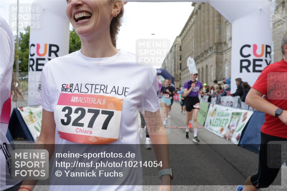 06.09.2026 - CURREX Alsterlauf Yannick Fuchs http://msf.ph/oto/10214054 06.09.2026 10:10:11 Ziel 2057, 2607, 2634, 2747, 3277, 3283, 4195, 4246, 4248, 4252, 4507, 4710, 5008, 6338, 6354, 8072, 8115, 8149, 8241 meine-sportfotos.de