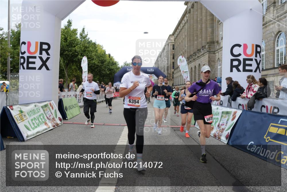 06.09.2026 - CURREX Alsterlauf Yannick Fuchs http://msf.ph/oto/10214072 06.09.2026 10:10:12 Ziel 2057, 2607, 2634, 2747, 3277, 3283, 4195, 4246, 4248, 4252, 4710, 5008, 6338, 6354, 8072, 8115, 8149, 8241 meine-sportfotos.de