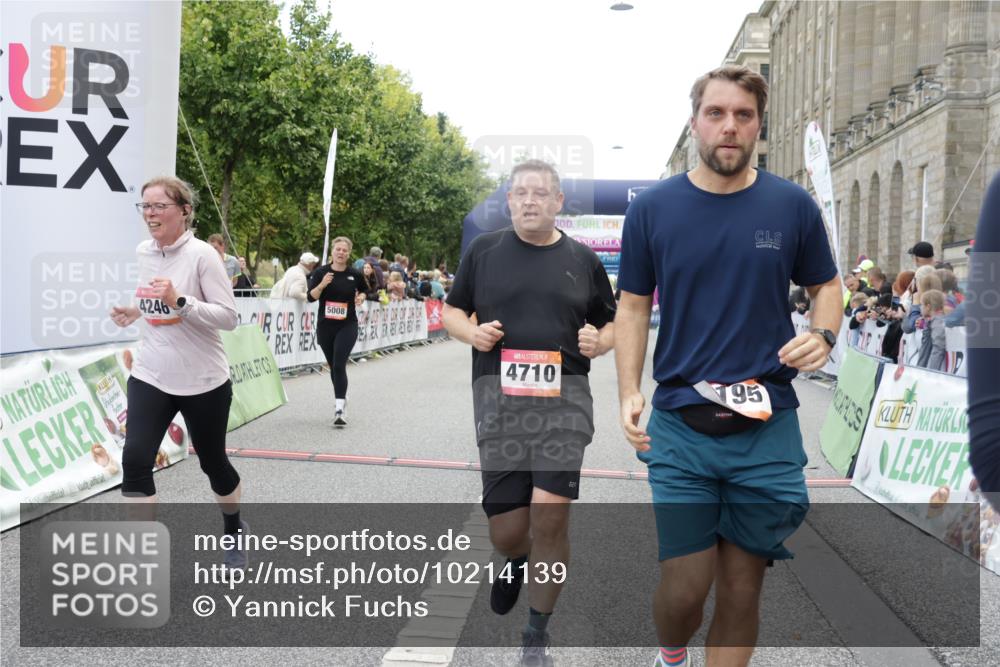 06.09.2026 - CURREX Alsterlauf Yannick Fuchs http://msf.ph/oto/10214139 06.09.2026 10:10:14 Ziel 2057, 2607, 2634, 2747, 3277, 3283, 4166, 4195, 4246, 4248, 4252, 4710, 4984, 5008, 6338, 6354, 8072, 8115, 8149, 8241 meine-sportfotos.de
