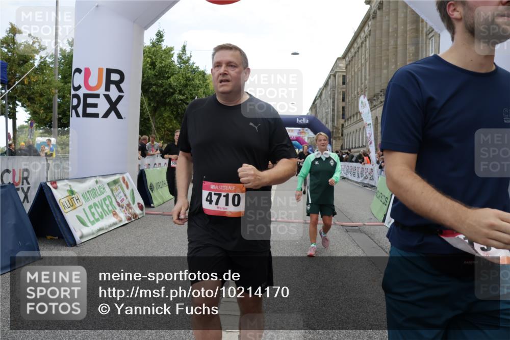 06.09.2026 - CURREX Alsterlauf Yannick Fuchs http://msf.ph/oto/10214170 06.09.2026 10:10:15 Ziel 2057, 2607, 2634, 2747, 3277, 3283, 4166, 4195, 4246, 4710, 4775, 4984, 5008, 5558, 6338, 6354, 8034, 8072, 8115, 8149, 8241 meine-sportfotos.de
