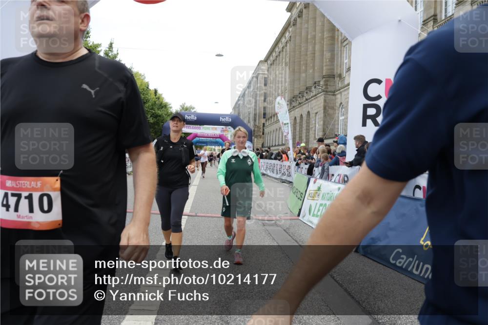 06.09.2026 - CURREX Alsterlauf Yannick Fuchs http://msf.ph/oto/10214177 06.09.2026 10:10:15 Ziel 2057, 2607, 2634, 2747, 3277, 3283, 4166, 4195, 4246, 4710, 4775, 4984, 5008, 5558, 6338, 6354, 8034, 8072, 8115, 8149, 8241 meine-sportfotos.de