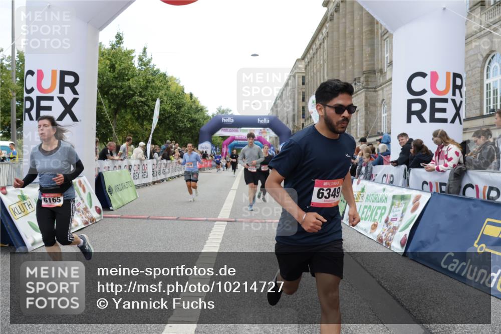 06.09.2026 - CURREX Alsterlauf Yannick Fuchs http://msf.ph/oto/10214727 06.09.2026 10:10:28 Ziel 3077, 4144, 4239, 4402, 4694, 4816, 4855, 6165, 6349 meine-sportfotos.de