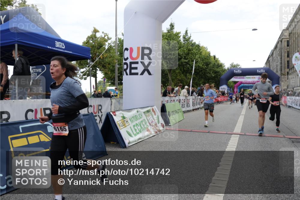 06.09.2026 - CURREX Alsterlauf Yannick Fuchs http://msf.ph/oto/10214742 06.09.2026 10:10:28 Ziel 3077, 4144, 4239, 4402, 4694, 4816, 4855, 6165, 6349 meine-sportfotos.de