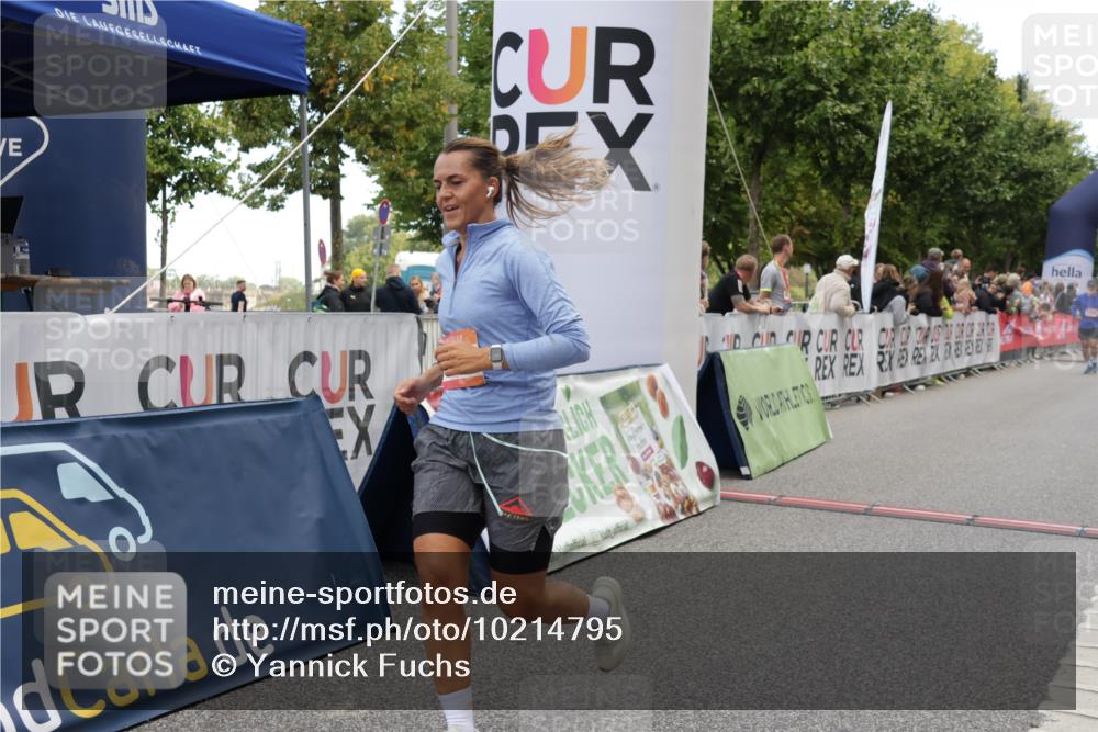 06.09.2026 - CURREX Alsterlauf Yannick Fuchs http://msf.ph/oto/10214795 06.09.2026 10:10:31 Ziel 3077, 3426, 4144, 4239, 4694, 6165, 6349, 6351 meine-sportfotos.de