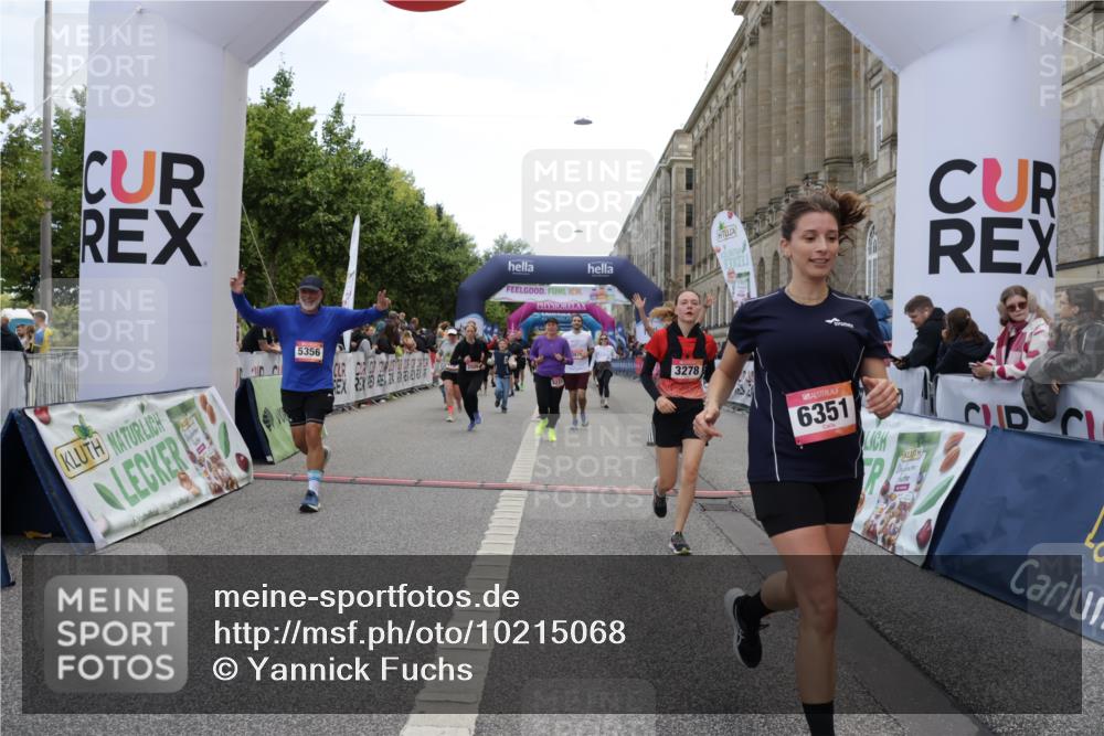06.09.2026 - CURREX Alsterlauf Yannick Fuchs http://msf.ph/oto/10215068 06.09.2026 10:10:37 Ziel 2509, 2670, 2674, 3077, 3127, 3278, 3426, 3649, 3930, 4066, 4167, 4959, 5356, 6220, 6351 meine-sportfotos.de
