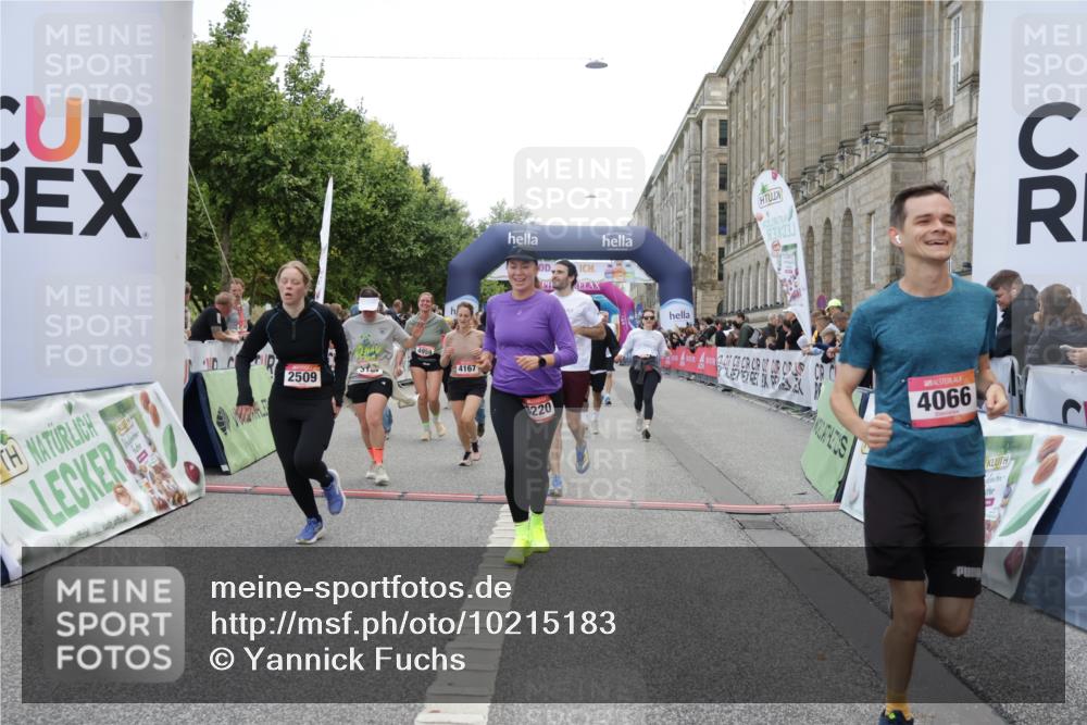 06.09.2026 - CURREX Alsterlauf Yannick Fuchs http://msf.ph/oto/10215183 06.09.2026 10:10:39 Ziel 2509, 2589, 2670, 2674, 3077, 3127, 3278, 3426, 3649, 3930, 4066, 4077, 4167, 4238, 4959, 5356, 6220, 6351 meine-sportfotos.de