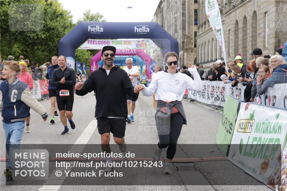 06.09.2026 - CURREX Alsterlauf Yannick Fuchs http://msf.ph/oto/10215243 06.09.2026 10:10:42 Ziel 2058, 2509, 2589, 2670, 2674, 3127, 3278, 3345, 3649, 3930, 4066, 4077, 4167, 4211, 4238, 4697, 4959, 5356, 6220, 6351 meine-sportfotos.de