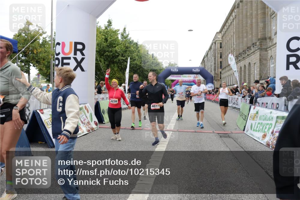 06.09.2026 - CURREX Alsterlauf Yannick Fuchs http://msf.ph/oto/10215345 06.09.2026 10:10:44 Ziel 2058, 2509, 2589, 2670, 2674, 2734, 3127, 3278, 3345, 3649, 3930, 4066, 4077, 4167, 4211, 4238, 4697, 4959, 5356, 6220 meine-sportfotos.de