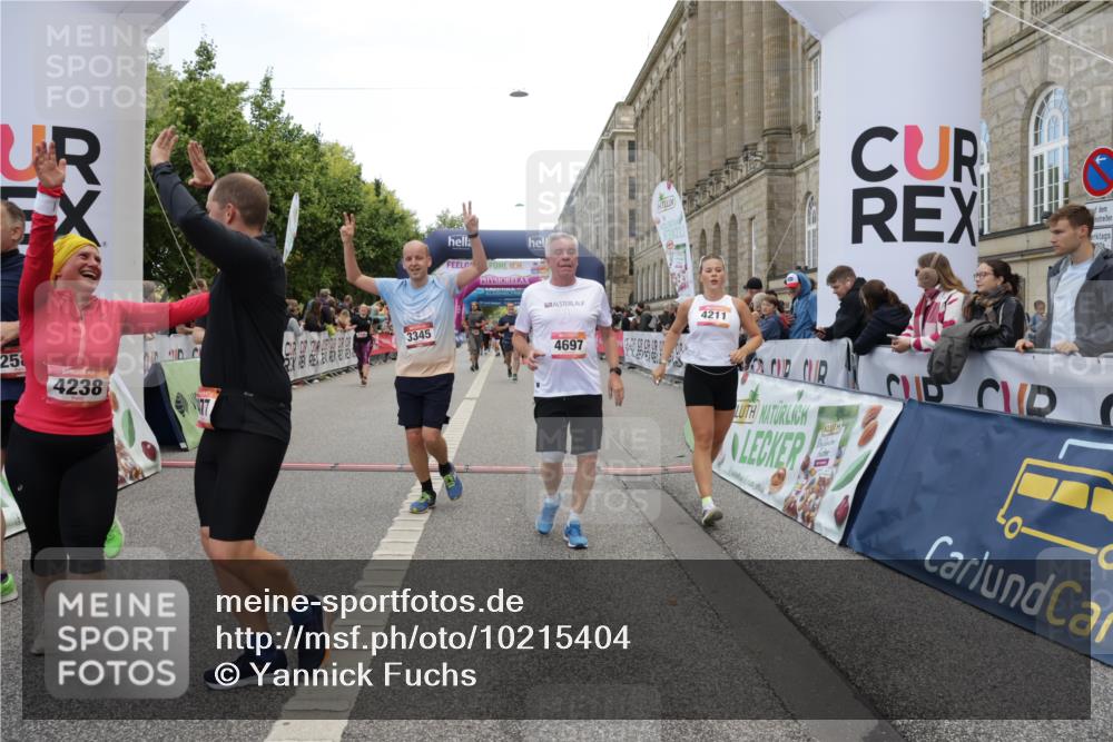 06.09.2026 - CURREX Alsterlauf Yannick Fuchs http://msf.ph/oto/10215404 06.09.2026 10:10:46 Ziel 2058, 2365, 2509, 2589, 2670, 2674, 2734, 3127, 3345, 3348, 3649, 3840, 3930, 4077, 4167, 4211, 4238, 4697, 4959, 6220, 6434 meine-sportfotos.de