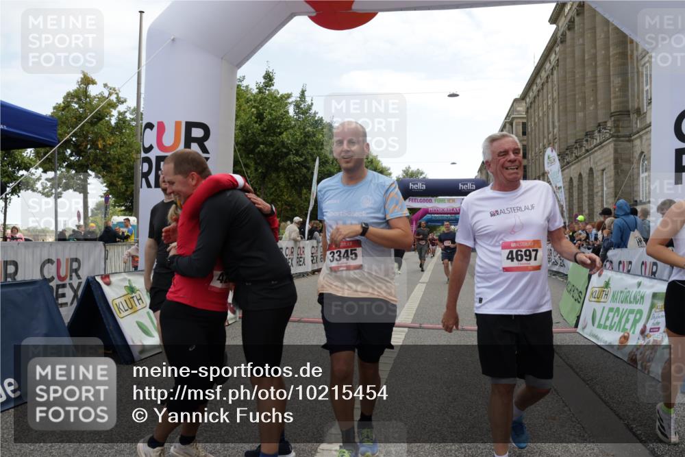 06.09.2026 - CURREX Alsterlauf Yannick Fuchs http://msf.ph/oto/10215454 06.09.2026 10:10:47 Ziel 2058, 2365, 2589, 2670, 2674, 2734, 3127, 3345, 3348, 3649, 3840, 3930, 4077, 4167, 4211, 4238, 4697, 4959, 6434 meine-sportfotos.de