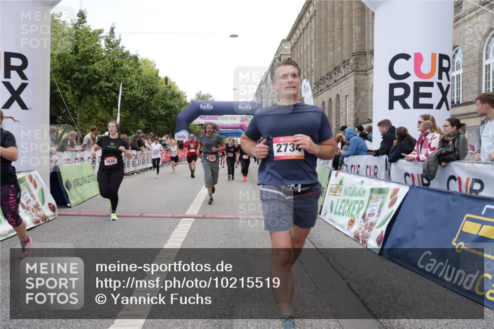 06.09.2026 - CURREX Alsterlauf Yannick Fuchs http://msf.ph/oto/10215519 06.09.2026 10:10:50 Ziel 2058, 2226, 2365, 2427, 2589, 2616, 2734, 3345, 3348, 3840, 4077, 4211, 4238, 4697, 5141, 5142, 6088, 6434 meine-sportfotos.de