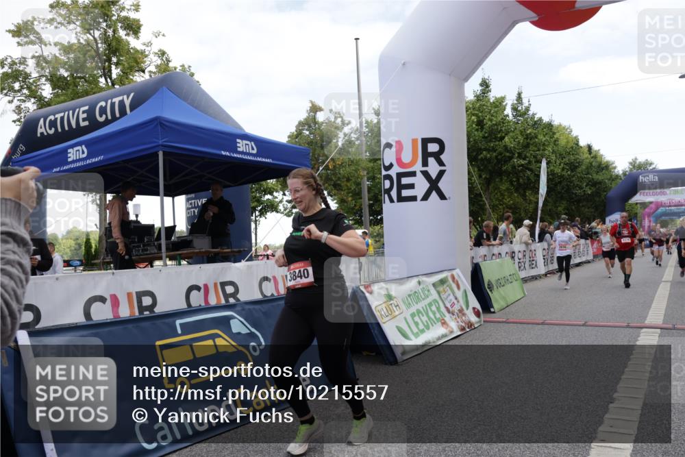 06.09.2026 - CURREX Alsterlauf Yannick Fuchs http://msf.ph/oto/10215557 06.09.2026 10:10:52 Ziel 2058, 2226, 2312, 2365, 2417, 2427, 2616, 2734, 3345, 3348, 3840, 3995, 4211, 4697, 5141, 5142, 6088, 6434 meine-sportfotos.de