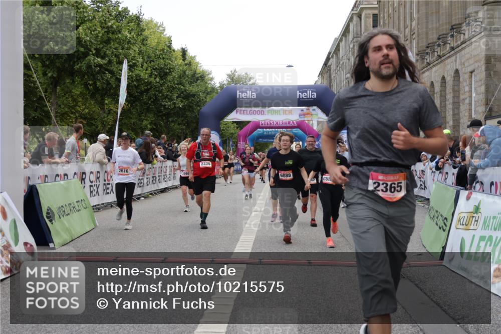 06.09.2026 - CURREX Alsterlauf Yannick Fuchs http://msf.ph/oto/10215575 06.09.2026 10:10:53 Ziel 2058, 2226, 2312, 2365, 2417, 2427, 2552, 2616, 2734, 2982, 3348, 3840, 3995, 5141, 5142, 6088, 6434 meine-sportfotos.de